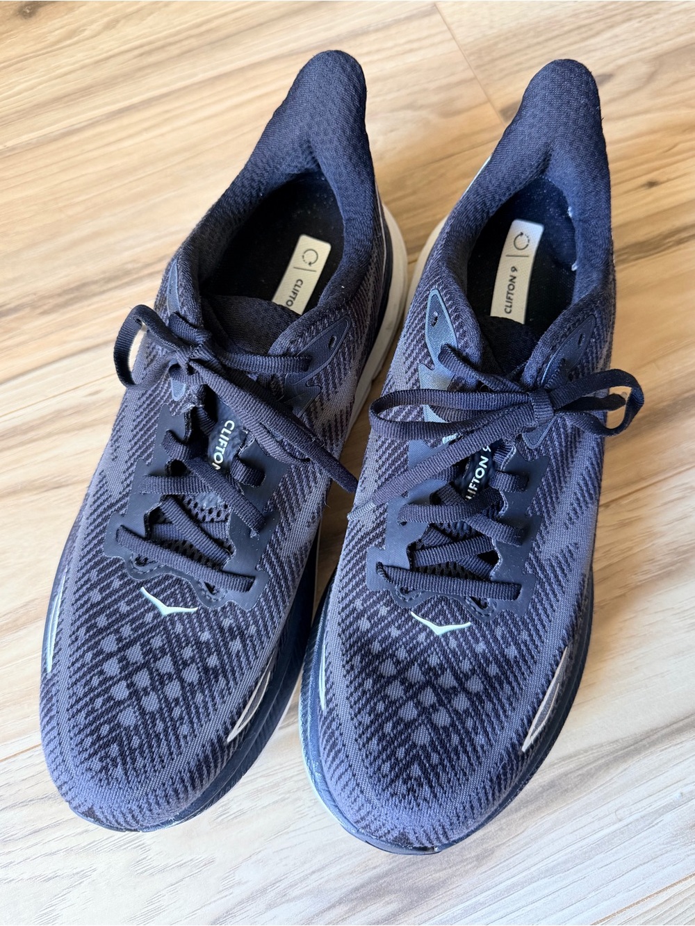 Hoka One One Women's Clifton 9 Athletic Black/White Shoes Size 10.5B
